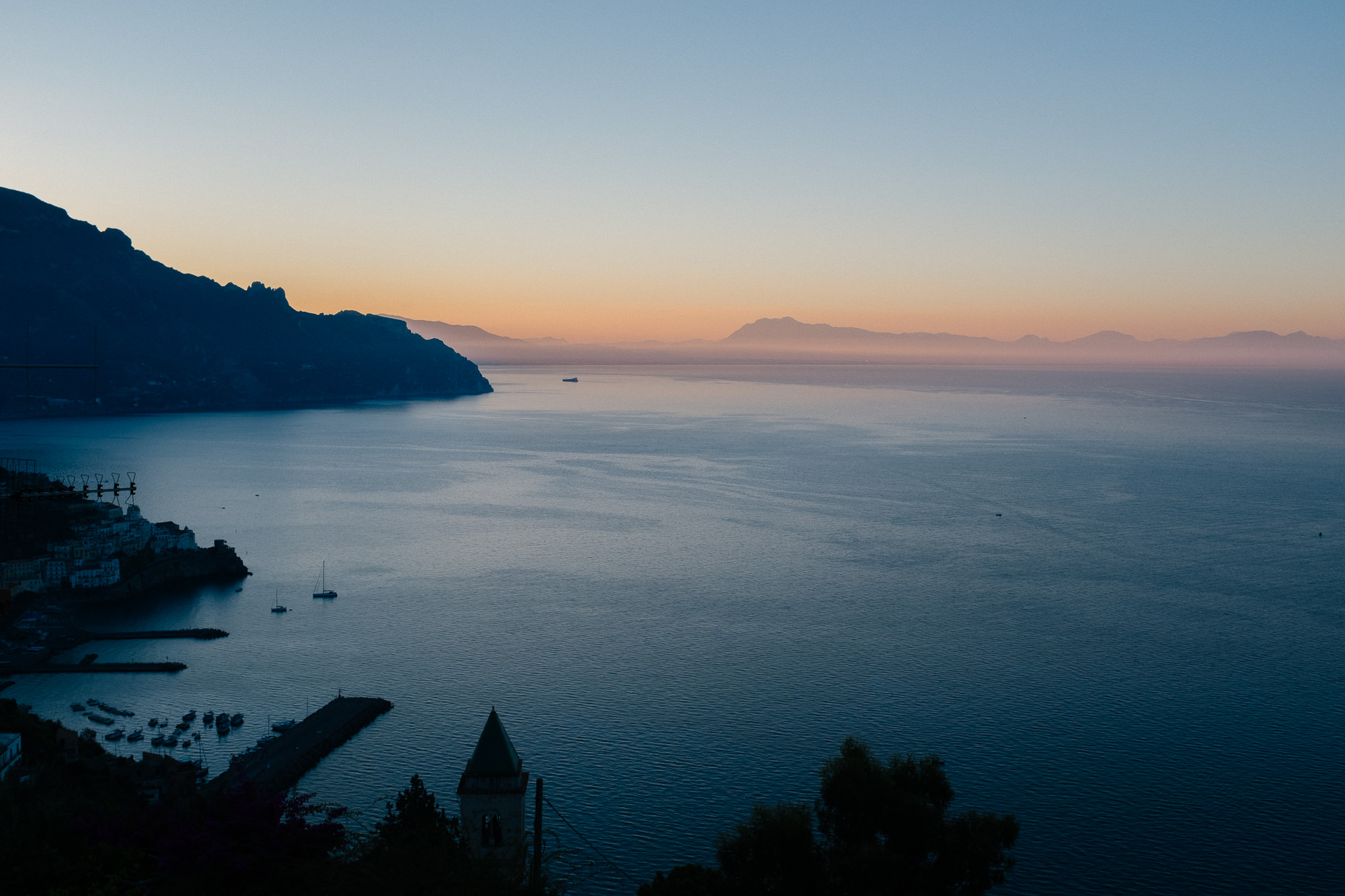 Blick von Alba sul Mare auf Amalfi und das Meer
