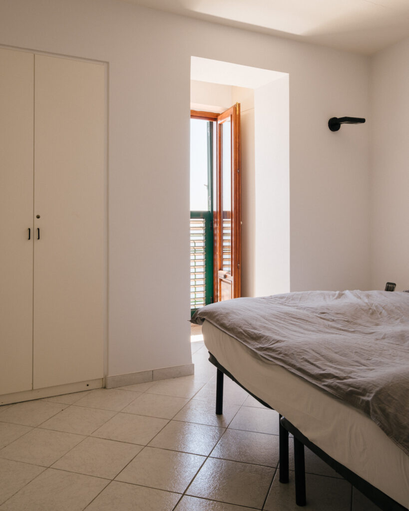 Hauptschlafzimmer mit zwei zusammenstellbaren Einzelbetten